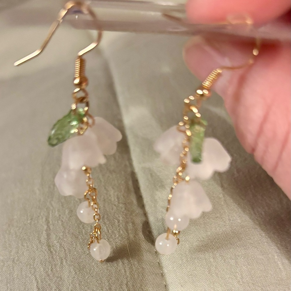 Francesca's Collections Gold and White Floral Drop Earrings - Picture 3 of 3